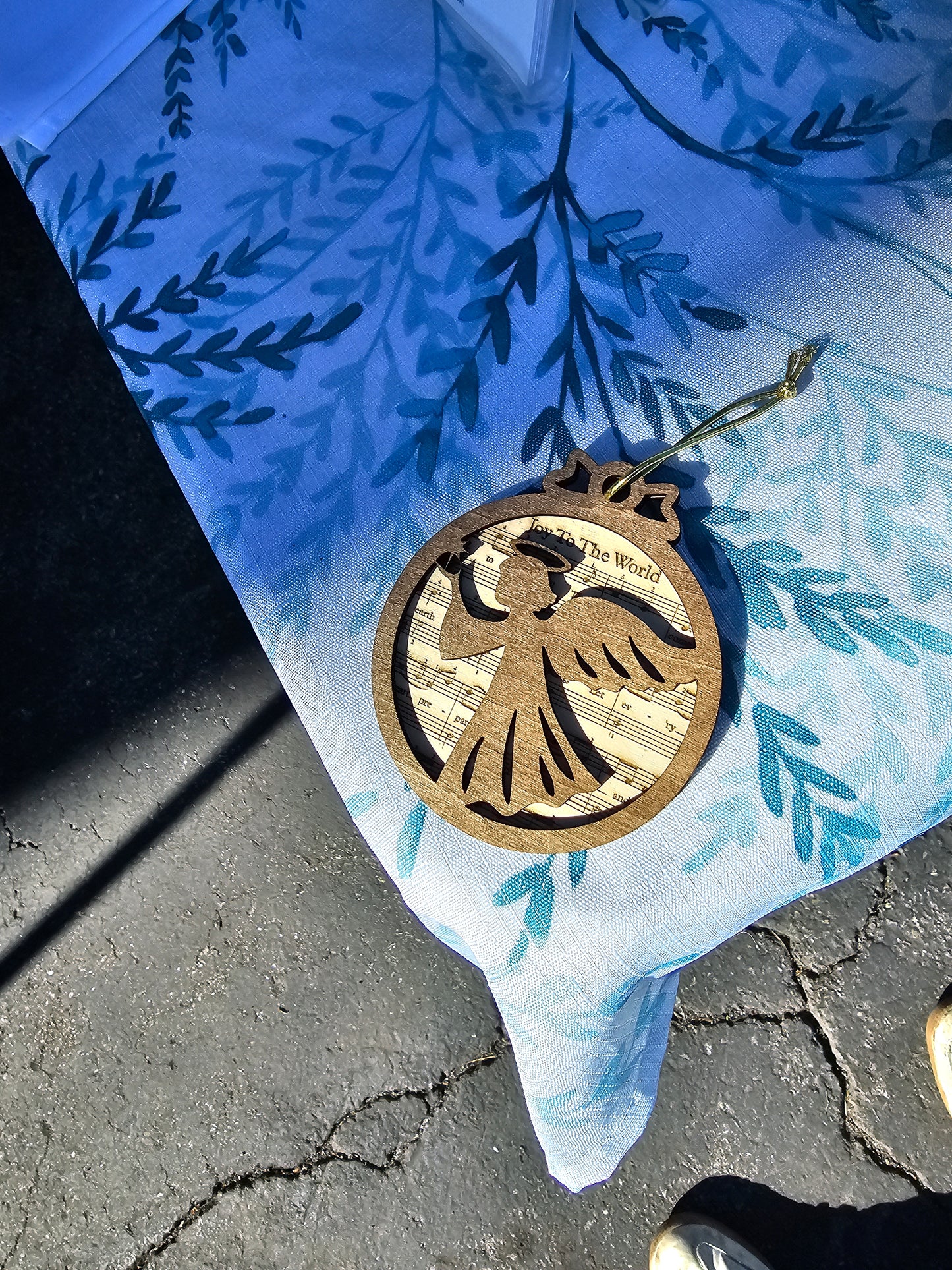 Engraved joy to the world